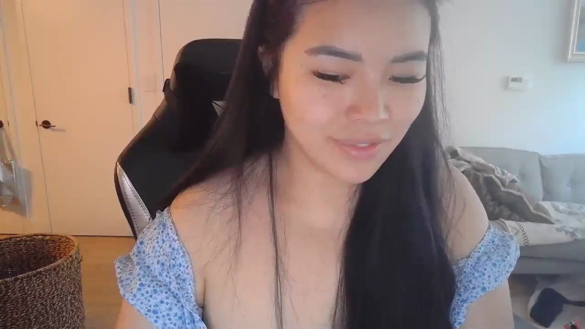 Gallery image thumbnail from DumplingHyuga's myfreecams stream on, 07/25/2024, 19:33 image 17 of 20