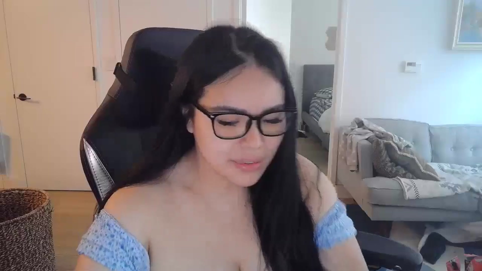 Gallery image thumbnail from DumplingHyuga's myfreecams stream on, 07/25/2024, 20:32 image 16 of 20