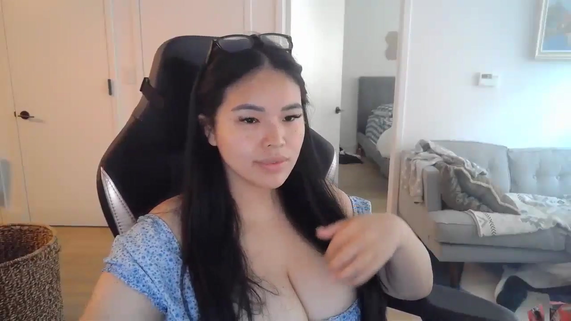 Gallery image thumbnail from DumplingHyuga's myfreecams stream on, 07/25/2024, 20:32 image 10 of 20