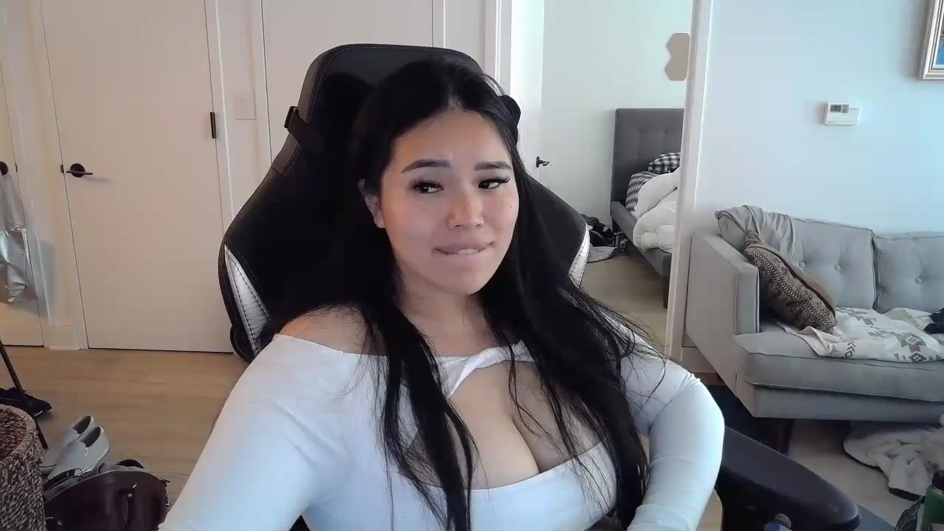 Gallery image thumbnail from DumplingHyuga's myfreecams stream on, 07/29/2024, 19:32 image 6 of 20