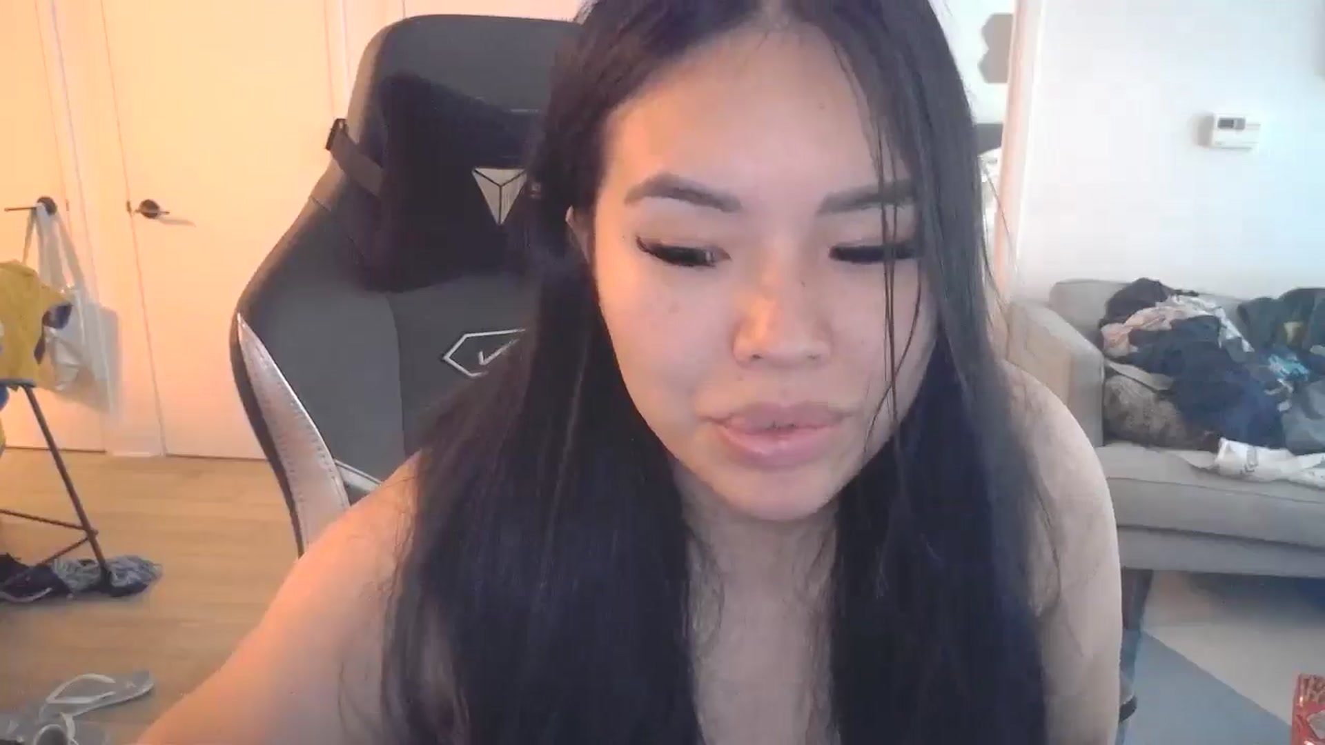 Gallery image thumbnail from DumplingHyuga's myfreecams stream on, 07/31/2024, 17:23 image 17 of 20