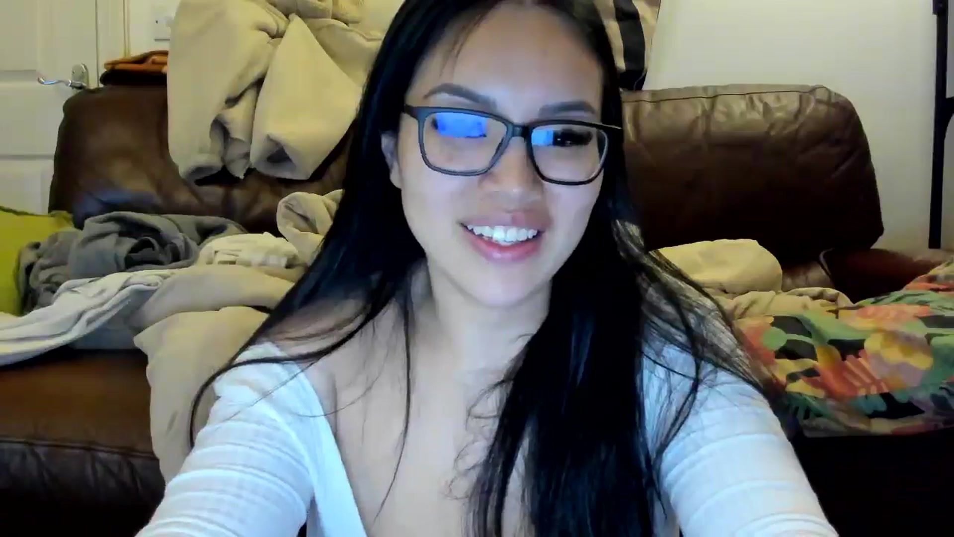 Gallery image thumbnail from DumplingHyuga's myfreecams stream on, 04/19/2025, 21:25 image 6 of 20