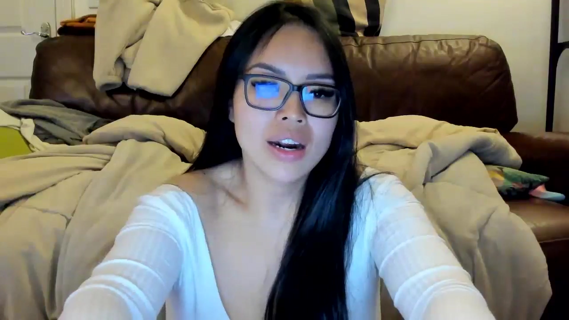 Gallery image thumbnail from DumplingHyuga's myfreecams stream on, 04/19/2025, 22:00 image 3 of 20