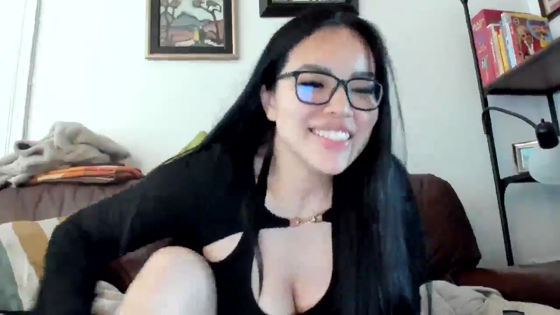 Gallery image thumbnail from DumplingHyuga's myfreecams stream on, 04/27/2025, 19:15 image 17 of 20