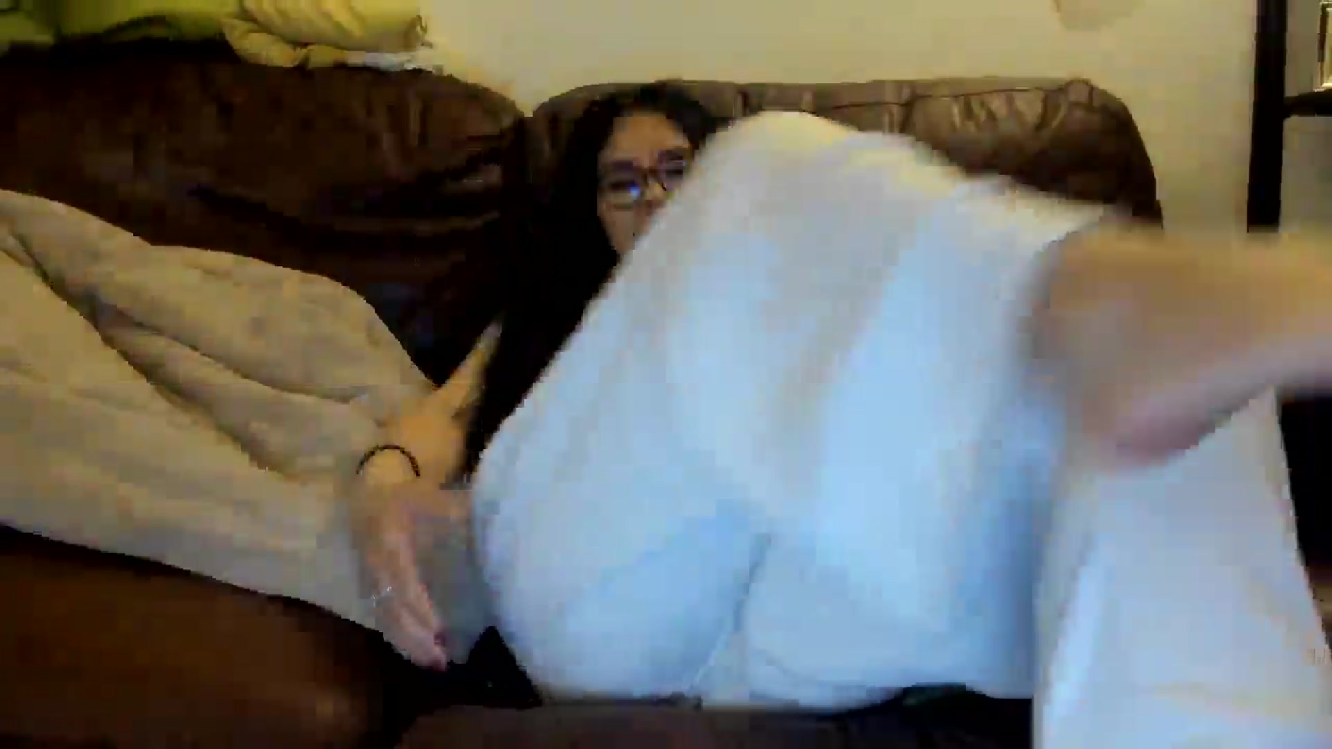 Gallery image thumbnail from DumplingHyuga's myfreecams stream on, 05/18/2025, 22:35 image 17 of 20