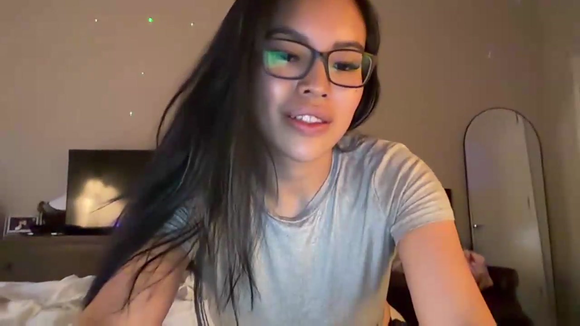 Gallery image thumbnail from DumplingHyuga's myfreecams stream on, 07/10/2026, 24:09 image 9 of 20