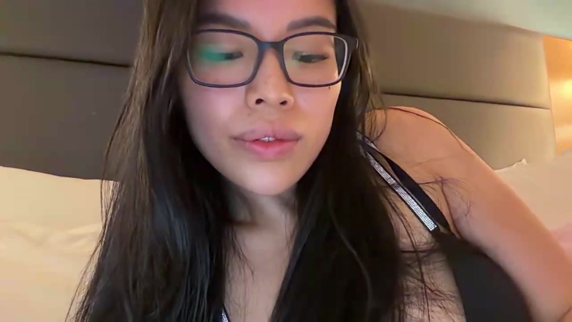 Gallery image thumbnail from DumplingHyuga's myfreecams stream on, 07/22/2026, 24:55 image 12 of 20