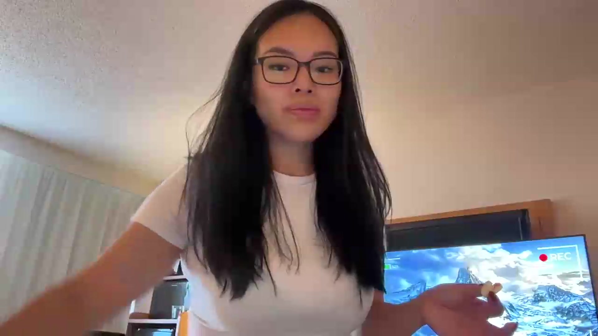 Gallery image thumbnail from DumplingHyuga's myfreecams stream on, 07/22/2026, 17:39 image 18 of 20