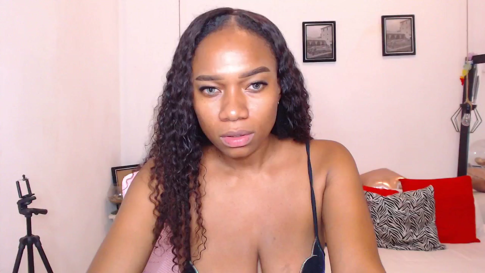 Gallery image thumbnail from EBONNY69's myfreecams stream on, 01/12/2026, 24:40 image 3 of 20