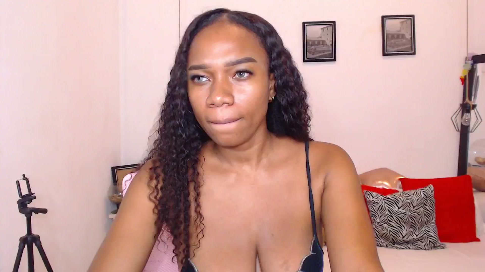 Gallery image thumbnail from EBONNY69's myfreecams stream on, 01/12/2026, 24:40 image 4 of 20