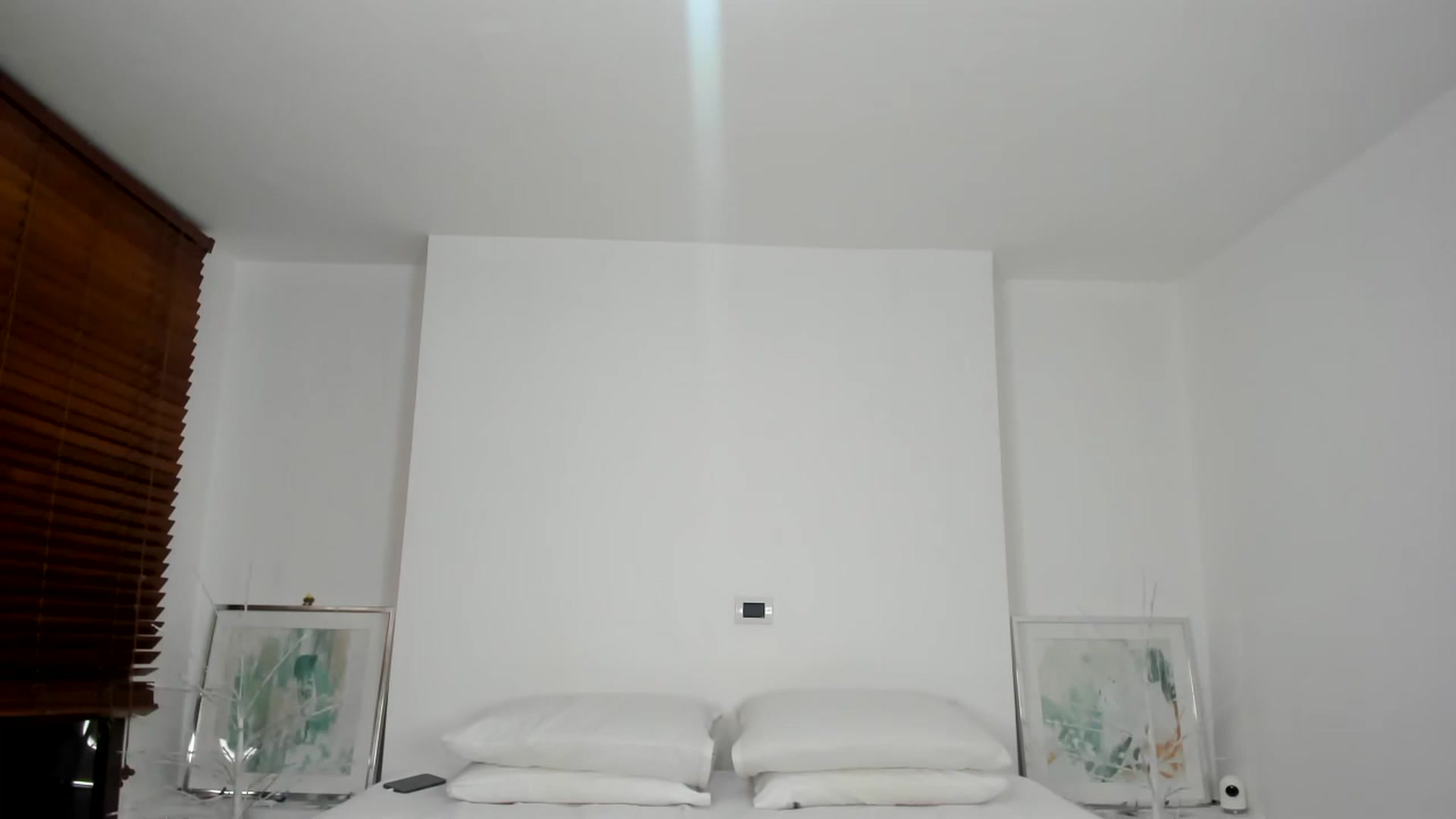 Gallery image thumbnail from EMILIANA_CRUZ's myfreecams stream on, 12/06/2022, 24:36 image 15 of 20