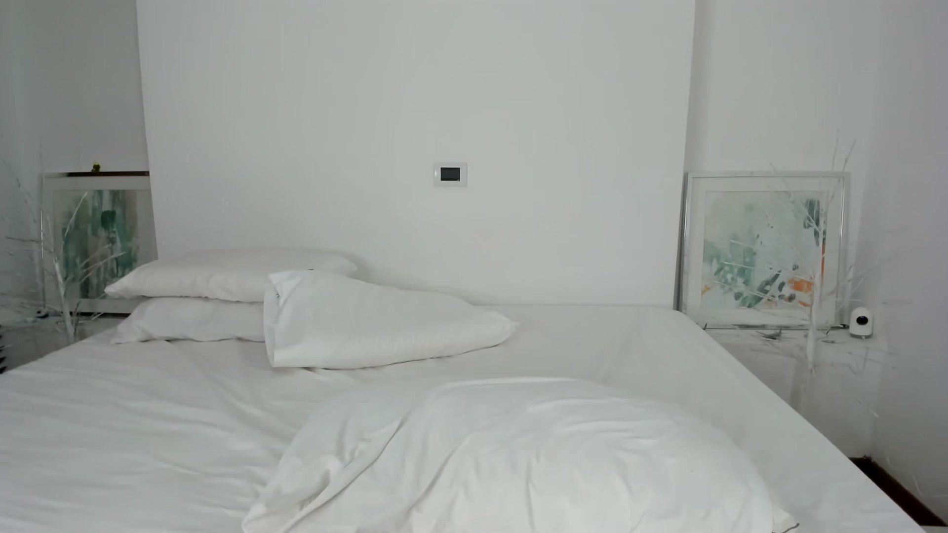 Gallery image thumbnail from EMILIANA_CRUZ's myfreecams stream on, 12/15/2022, 04:51 image 4 of 20