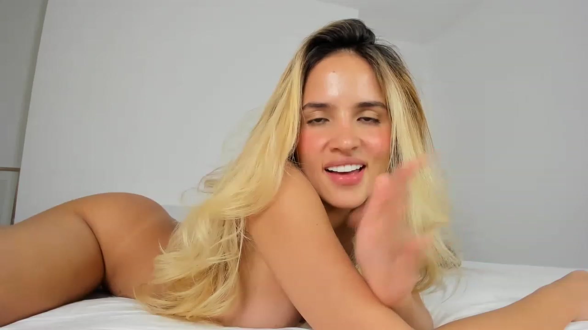 Gallery image thumbnail from EMILIANA_CRUZ's myfreecams stream on, 01/17/2023, 03:45 image 3 of 20