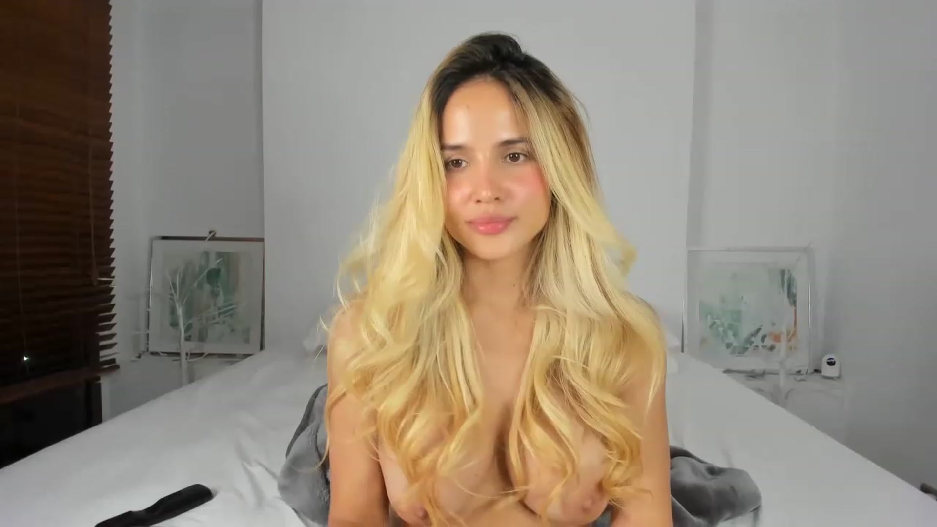 Gallery image thumbnail from EMILIANA_CRUZ's myfreecams stream on, 01/17/2023, 03:45 image 8 of 20