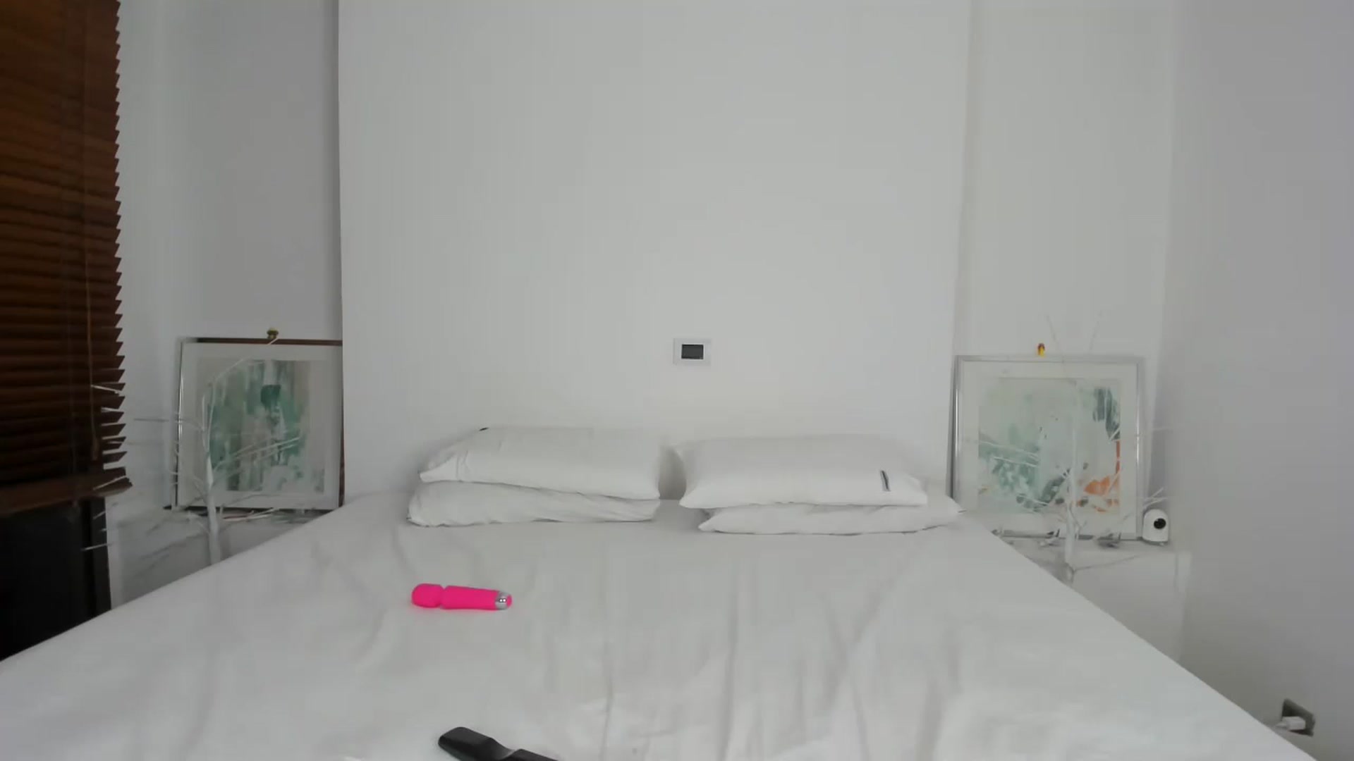 Gallery image thumbnail from EMILIANA_CRUZ's myfreecams stream on, 02/02/2023, 01:55 image 7 of 20