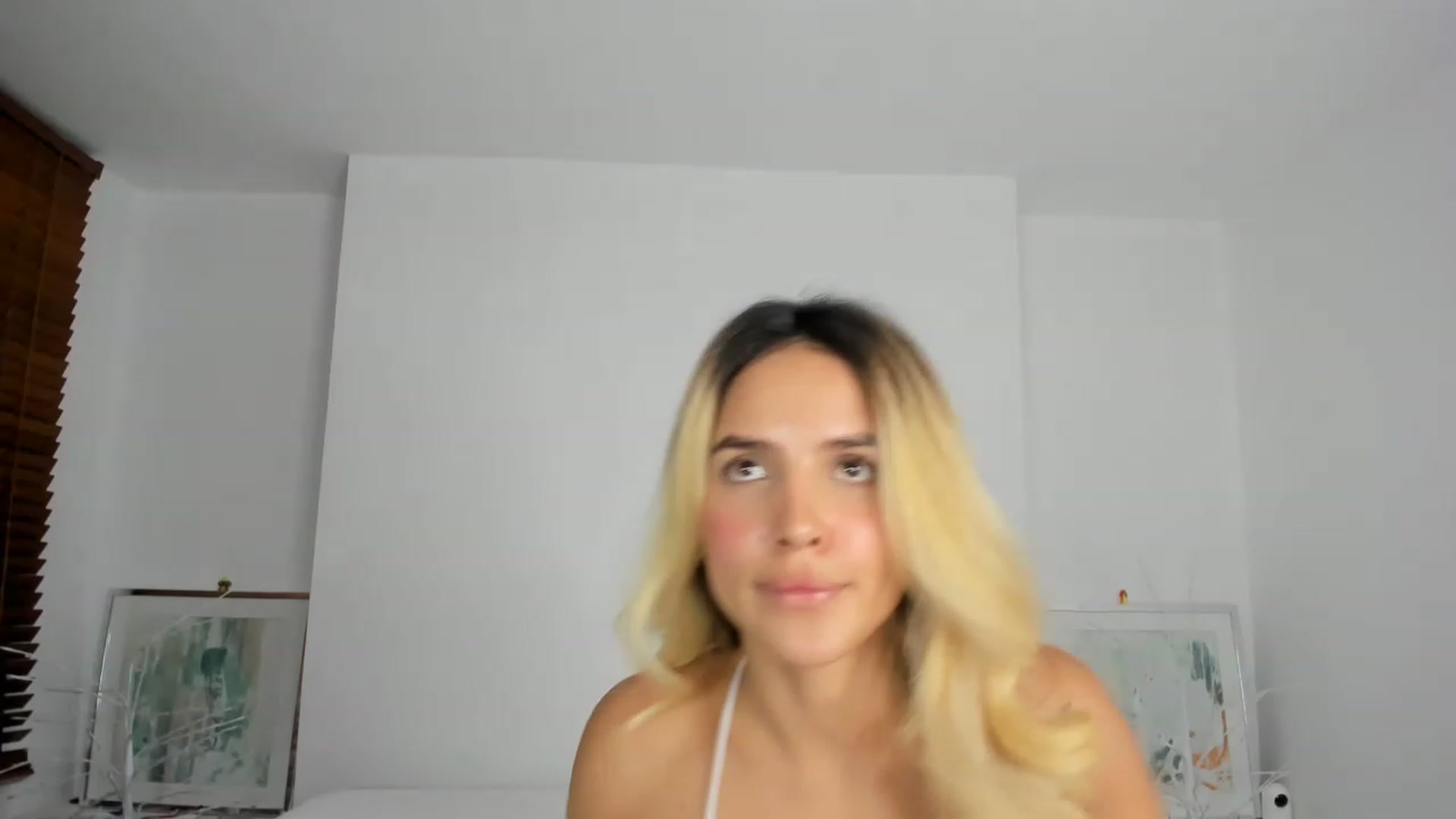 Gallery image thumbnail from EMILIANA_CRUZ's myfreecams stream on, 02/02/2023, 01:55 image 20 of 20