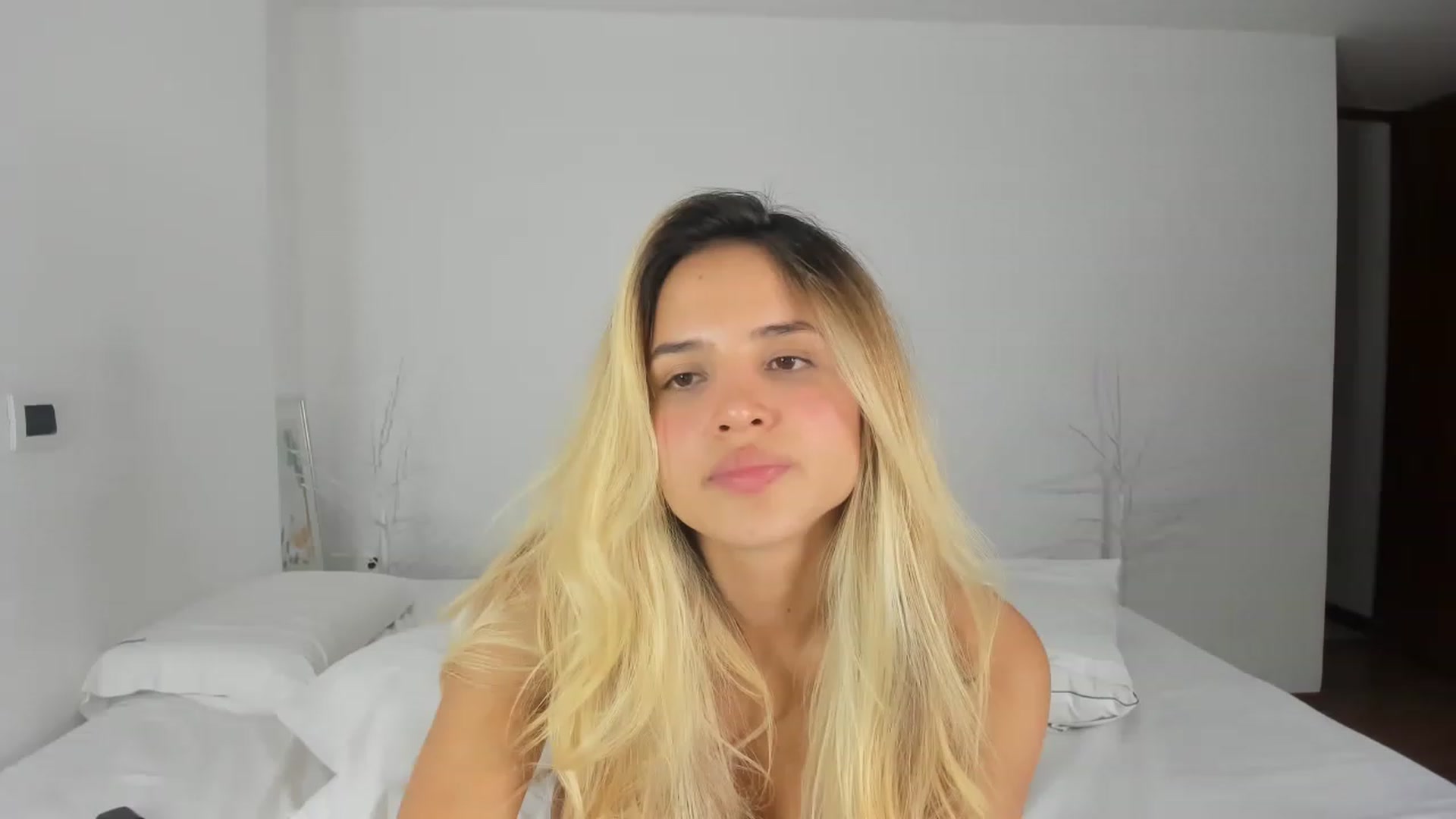 Gallery image thumbnail from EMILIANA_CRUZ's myfreecams stream on, 02/11/2023, 05:22 image 15 of 20