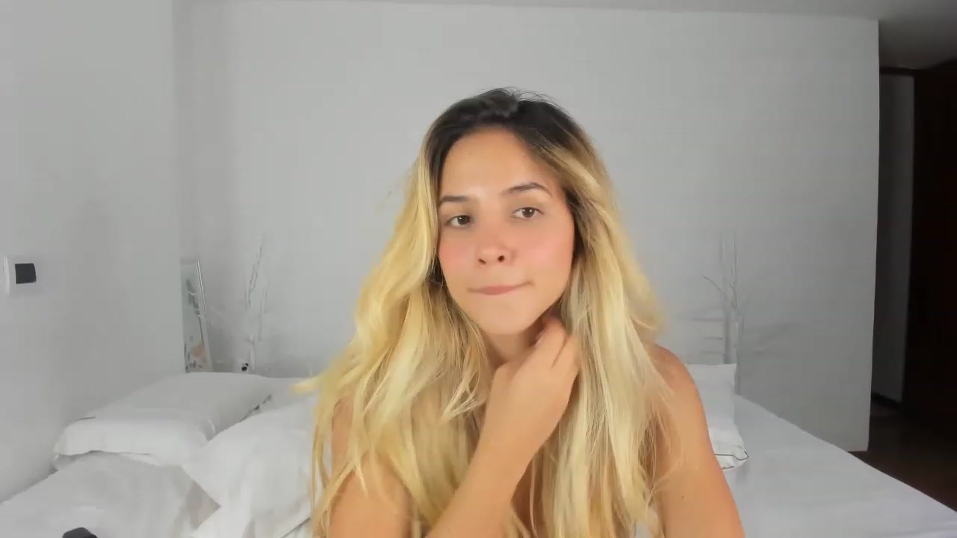 Gallery image thumbnail from EMILIANA_CRUZ's myfreecams stream on, 02/11/2023, 05:22 image 9 of 20