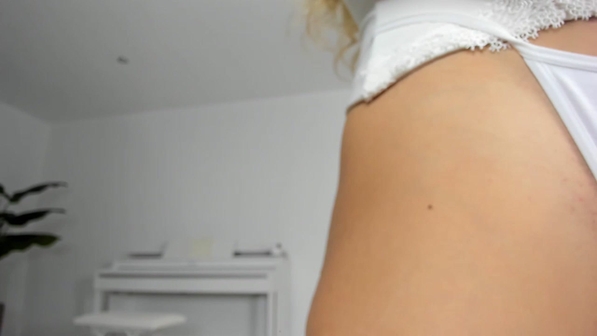 Gallery image thumbnail from EMILIANA_CRUZ's myfreecams stream on, 02/15/2023, 02:10 image 6 of 20