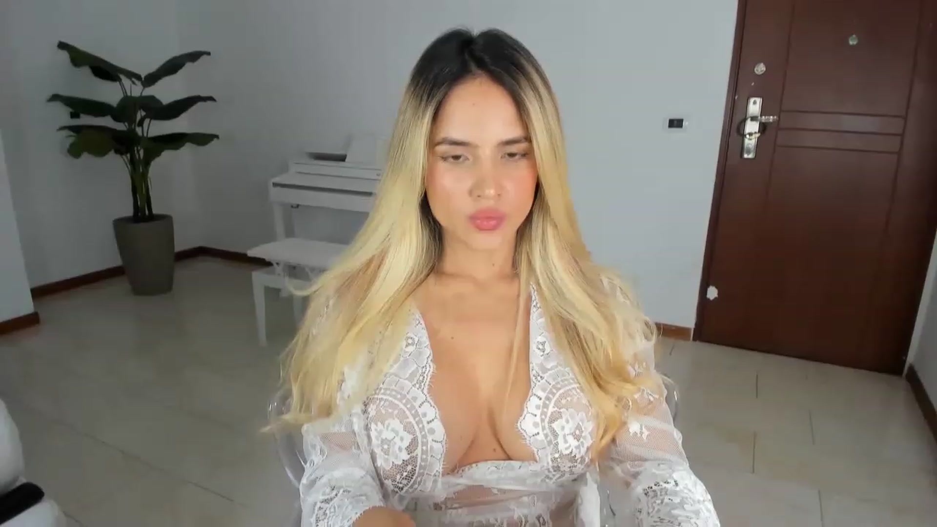 Gallery image thumbnail from EMILIANA_CRUZ's myfreecams stream on, 02/15/2023, 03:13 image 20 of 20