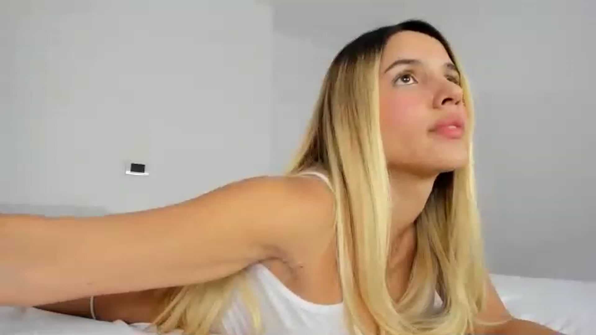 Gallery image thumbnail from EMILIANA_CRUZ's myfreecams stream on, 02/16/2023, 02:03 image 1 of 20