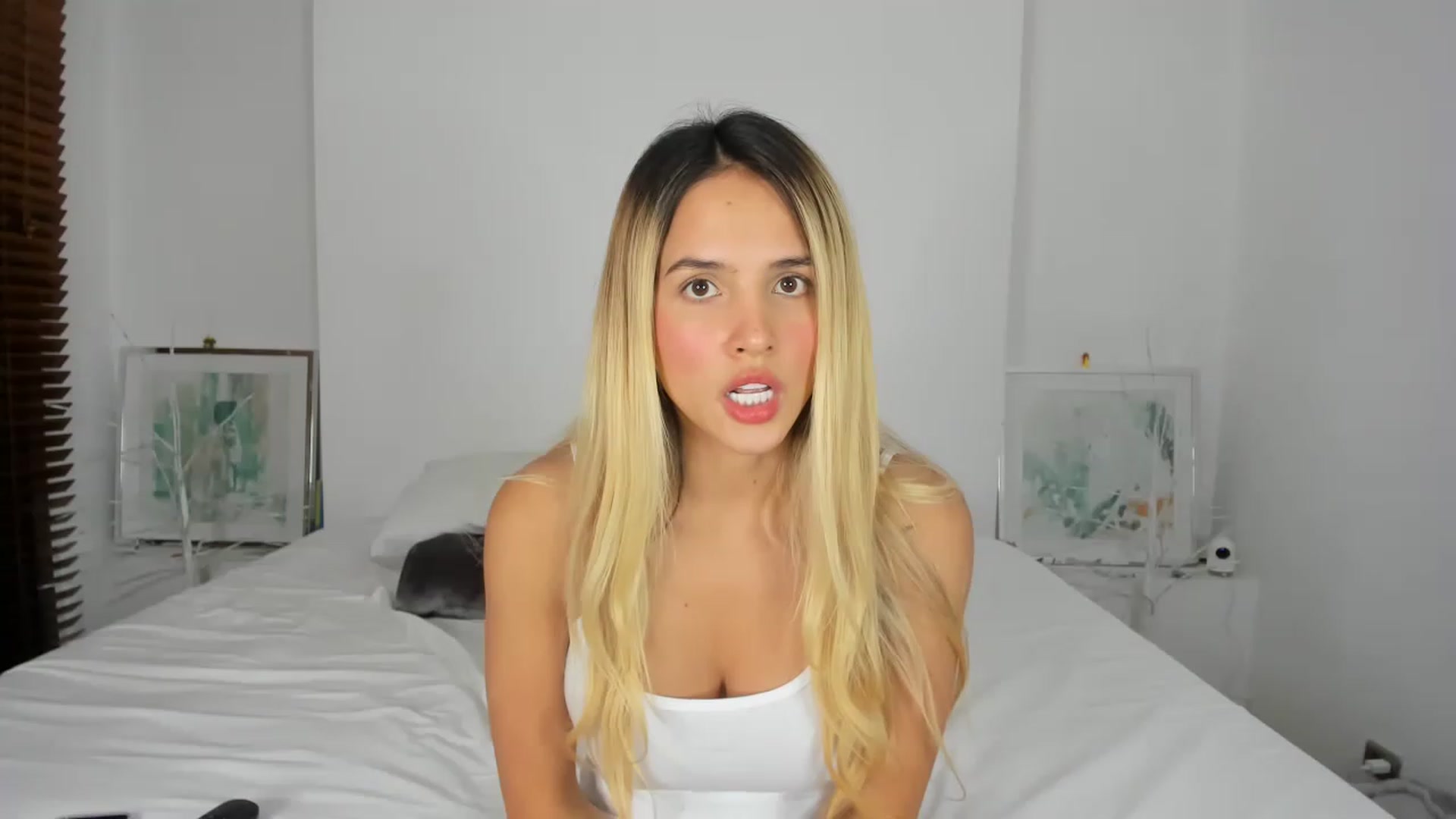 Gallery image thumbnail from EMILIANA_CRUZ's myfreecams stream on, 02/16/2023, 02:03 image 12 of 20