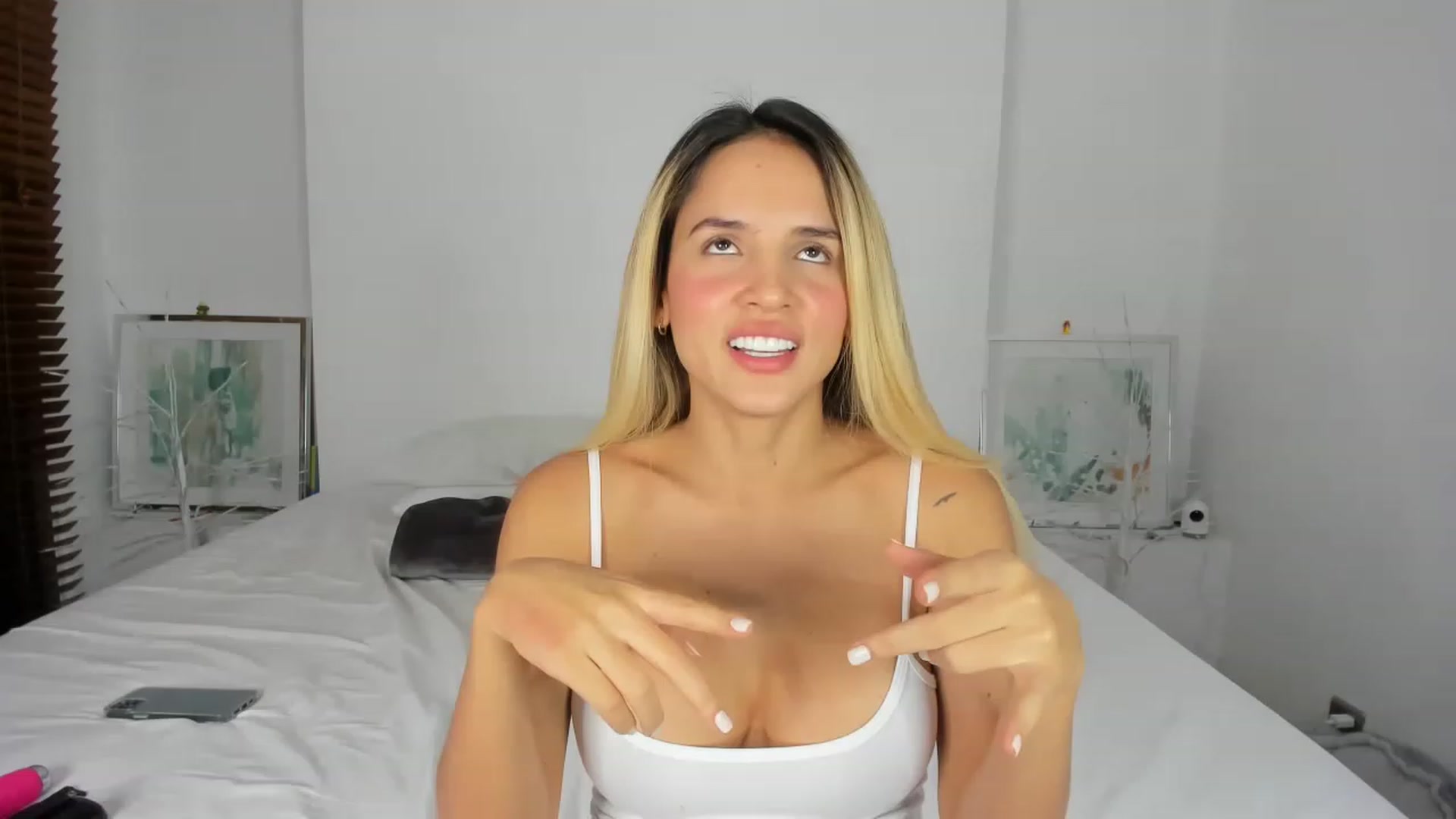 Gallery image thumbnail from EMILIANA_CRUZ's myfreecams stream on, 02/16/2023, 05:13 image 4 of 20