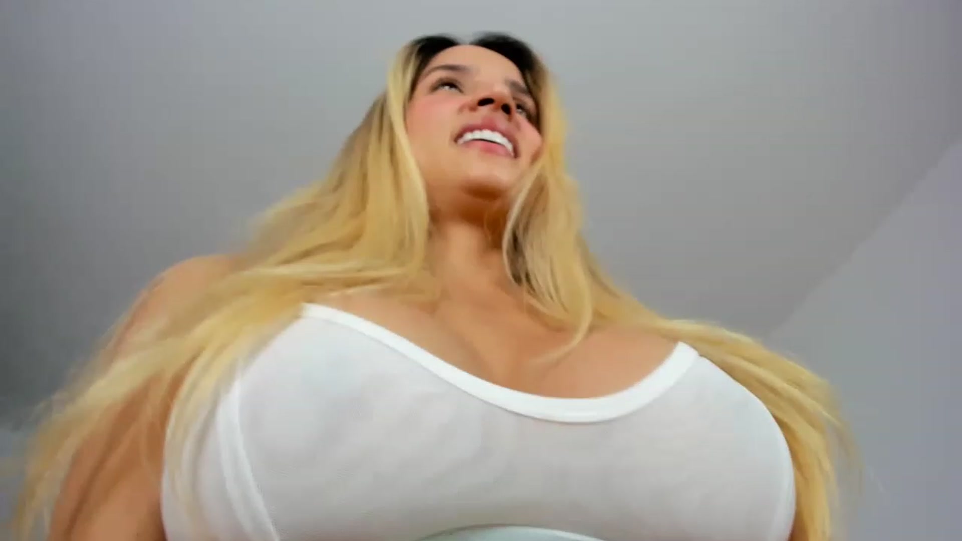 Gallery image thumbnail from EMILIANA_CRUZ's myfreecams stream on, 02/18/2023, 24:02 image 7 of 20