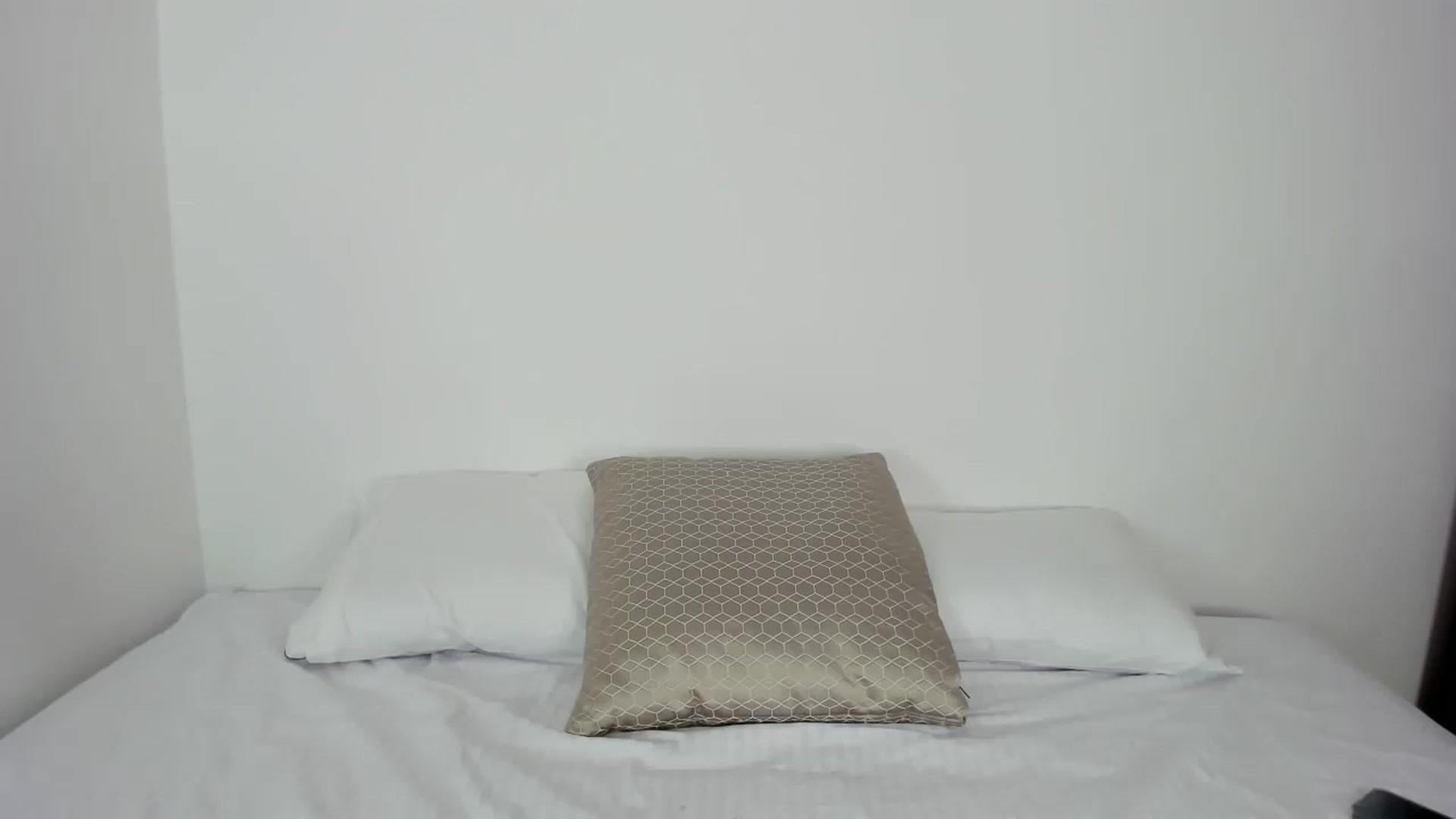 Gallery image thumbnail from EMILIANA_CRUZ's myfreecams stream on, 03/03/2023, 24:01 image 4 of 20