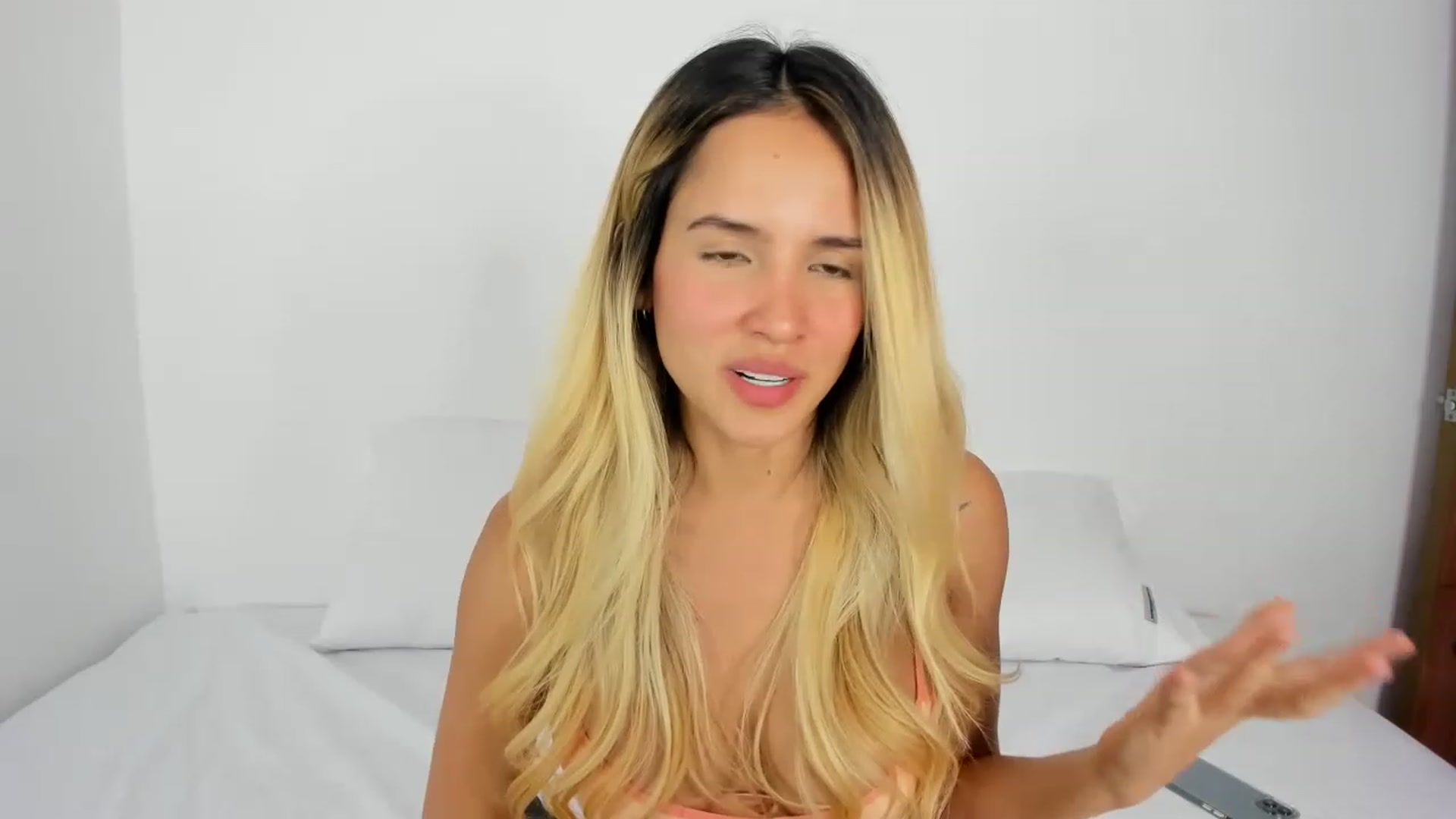 Gallery image thumbnail from EMILIANA_CRUZ's myfreecams stream on, 03/04/2023, 01:36 image 4 of 20