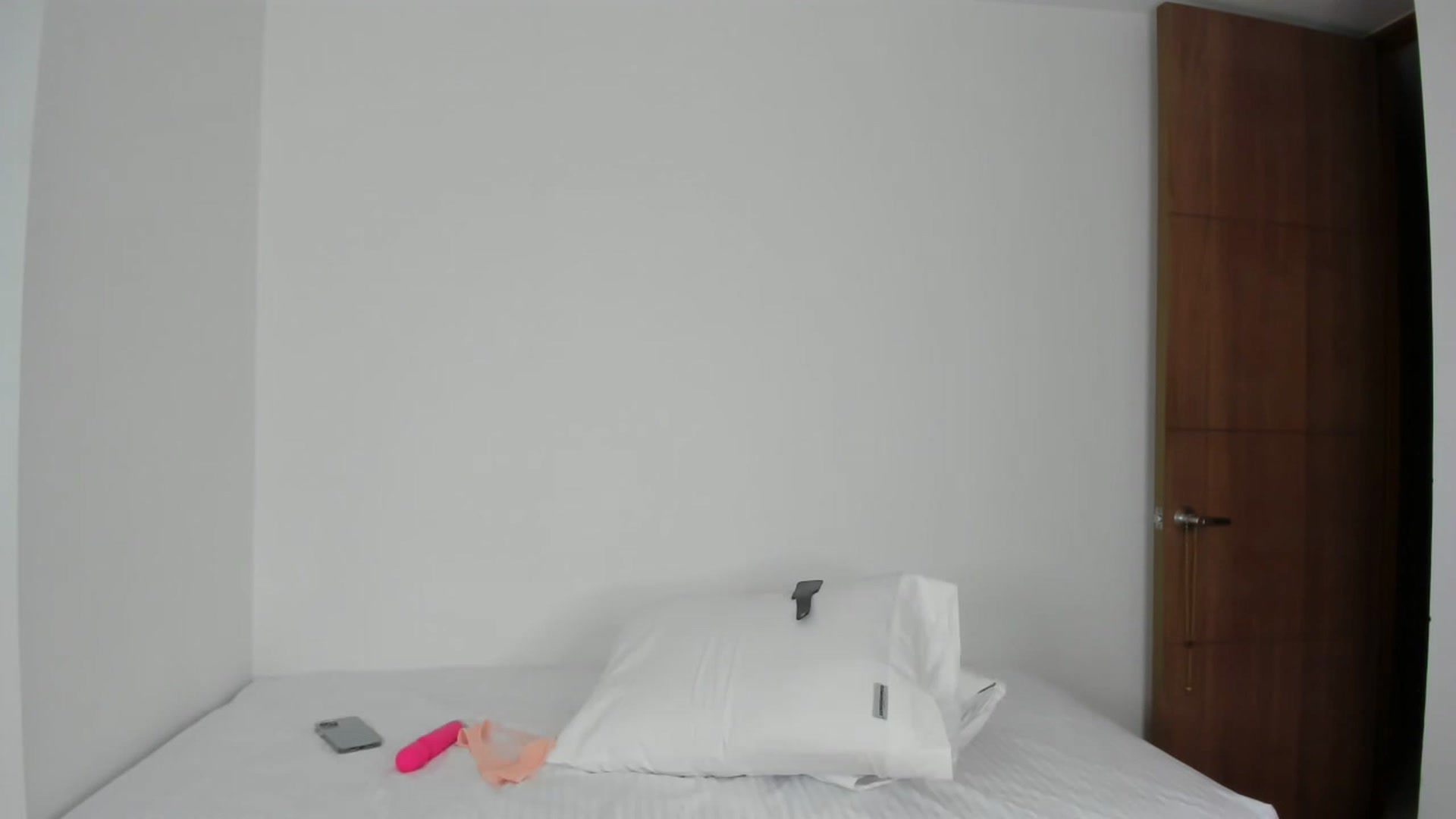 Gallery image thumbnail from EMILIANA_CRUZ's myfreecams stream on, 03/04/2023, 01:36 image 16 of 20