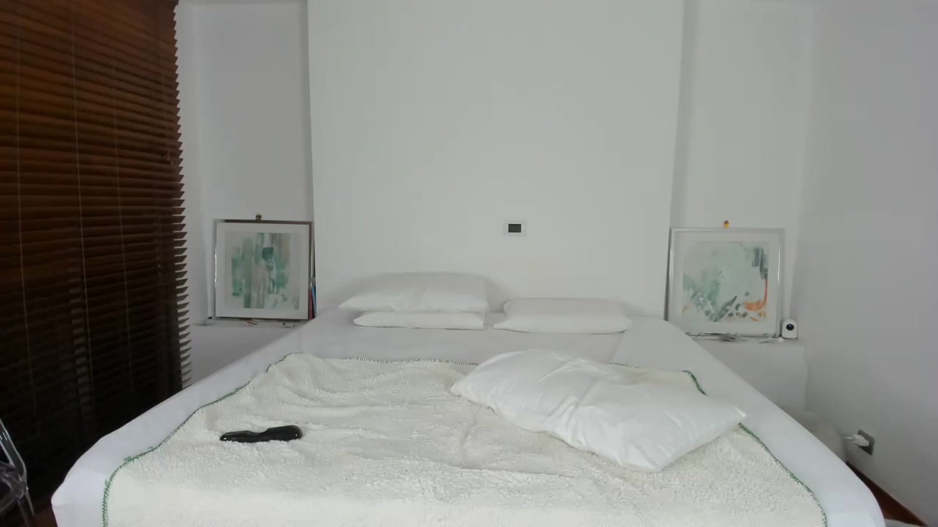 Gallery image thumbnail from EMILIANA_CRUZ's myfreecams stream on, 03/31/2023, 24:06 image 12 of 20