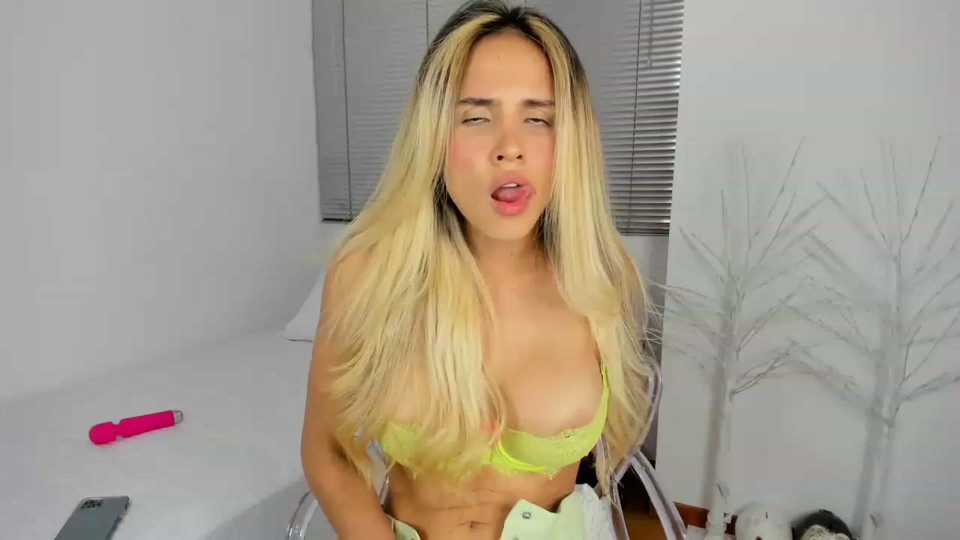 Gallery image thumbnail from EMILIANA_CRUZ's myfreecams stream on, 04/19/2023, 24:35 image 13 of 20