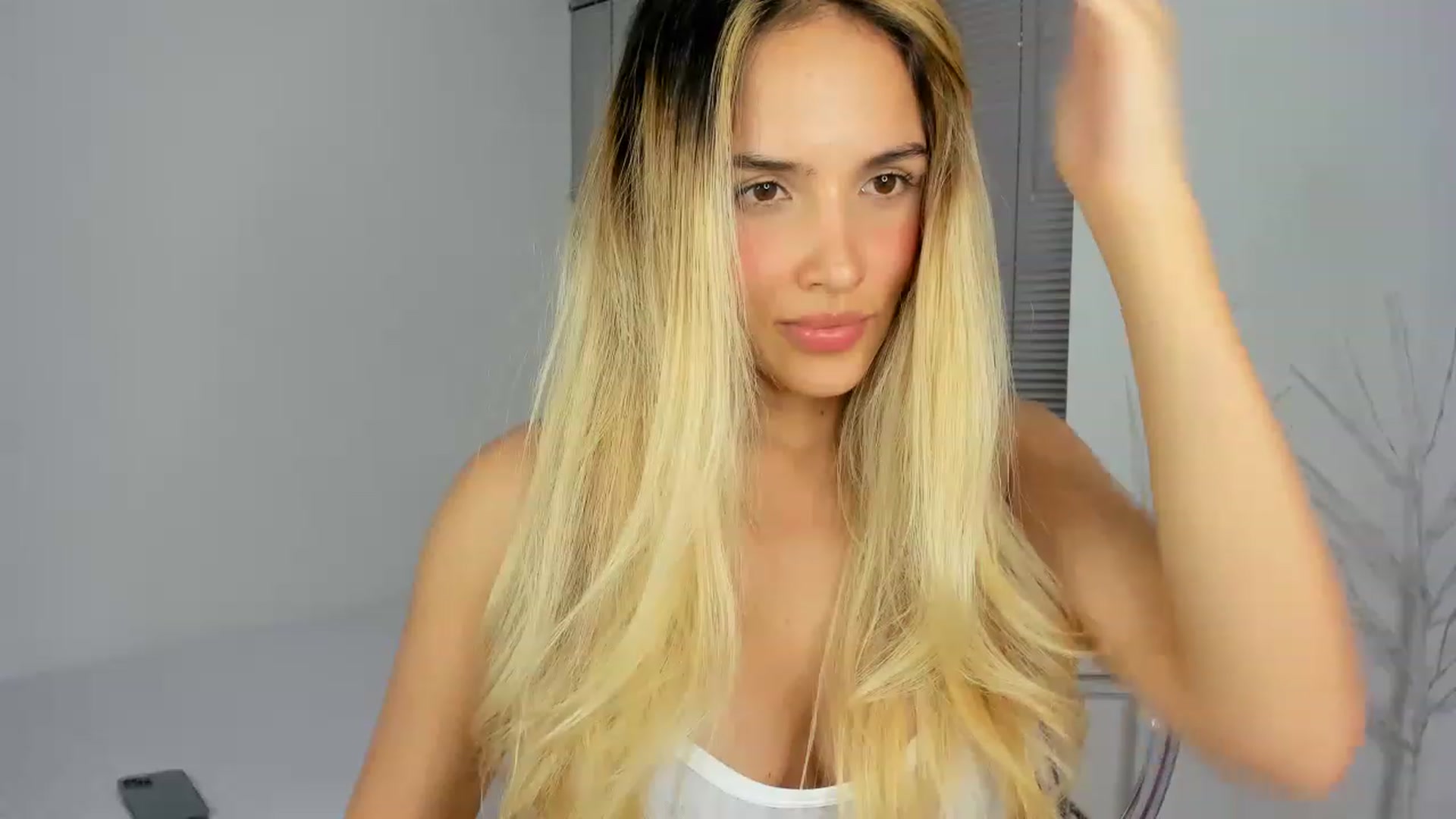 Gallery image thumbnail from EMILIANA_CRUZ's myfreecams stream on, 04/20/2023, 03:13 image 8 of 20