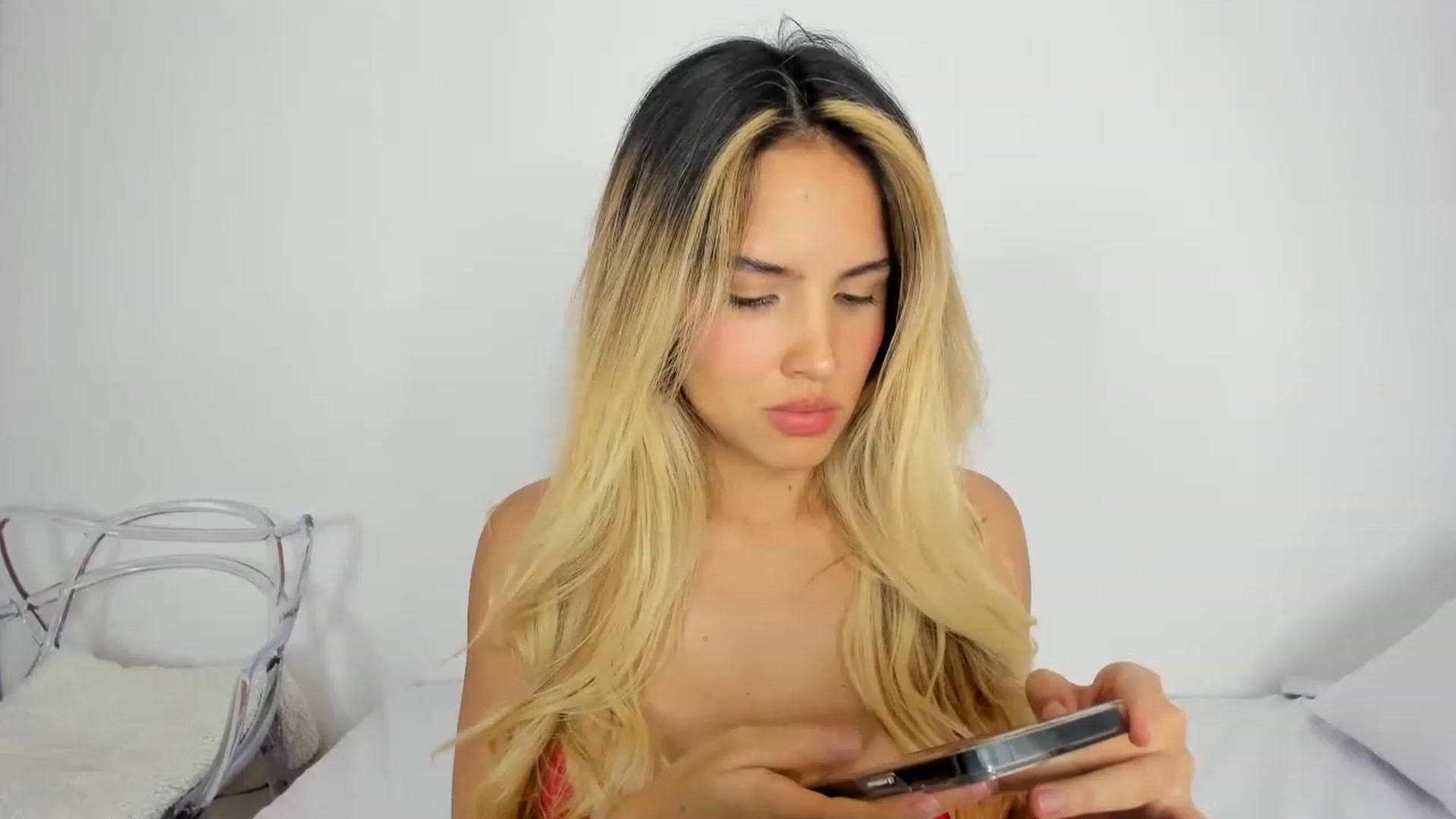 Gallery image thumbnail from EMILIANA_CRUZ's myfreecams stream on, 04/25/2023, 02:08 image 14 of 20