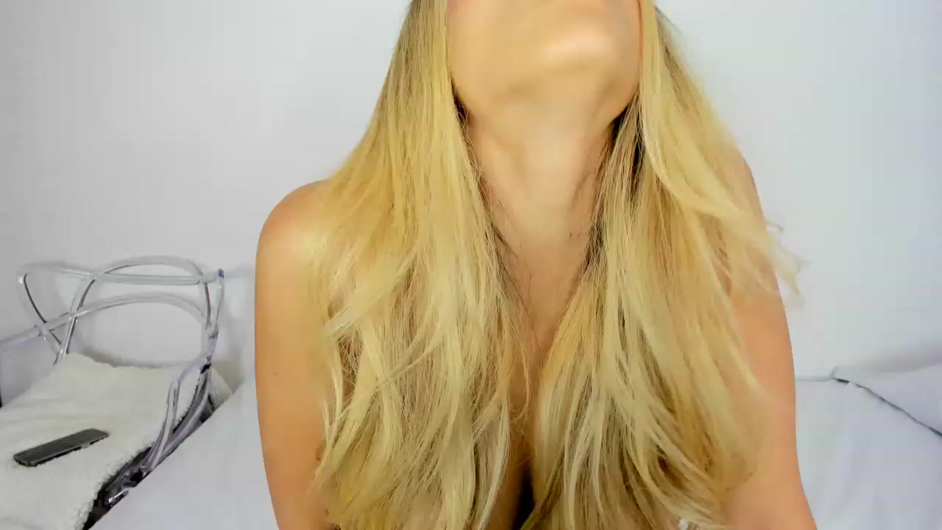Gallery image thumbnail from EMILIANA_CRUZ's myfreecams stream on, 04/26/2023, 02:06 image 6 of 20