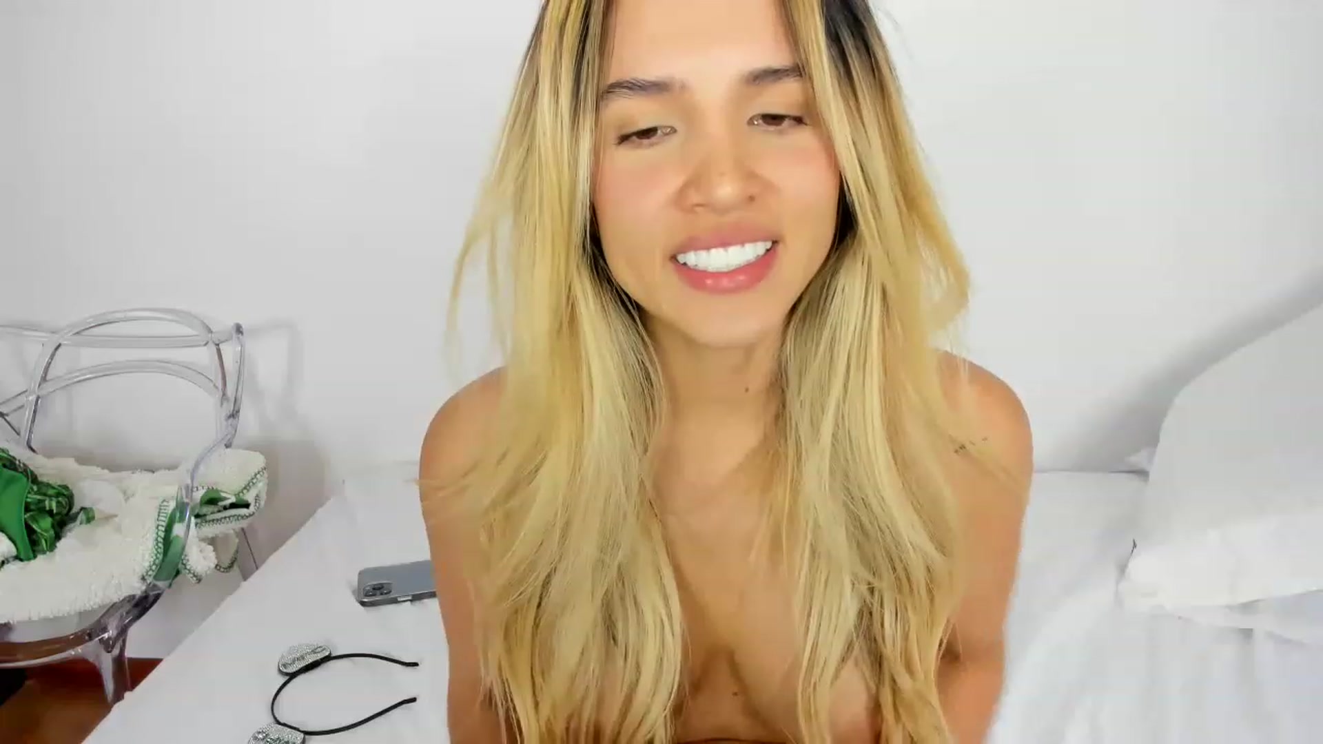 Gallery image thumbnail from EMILIANA_CRUZ's myfreecams stream on, 04/27/2023, 05:36 image 18 of 20