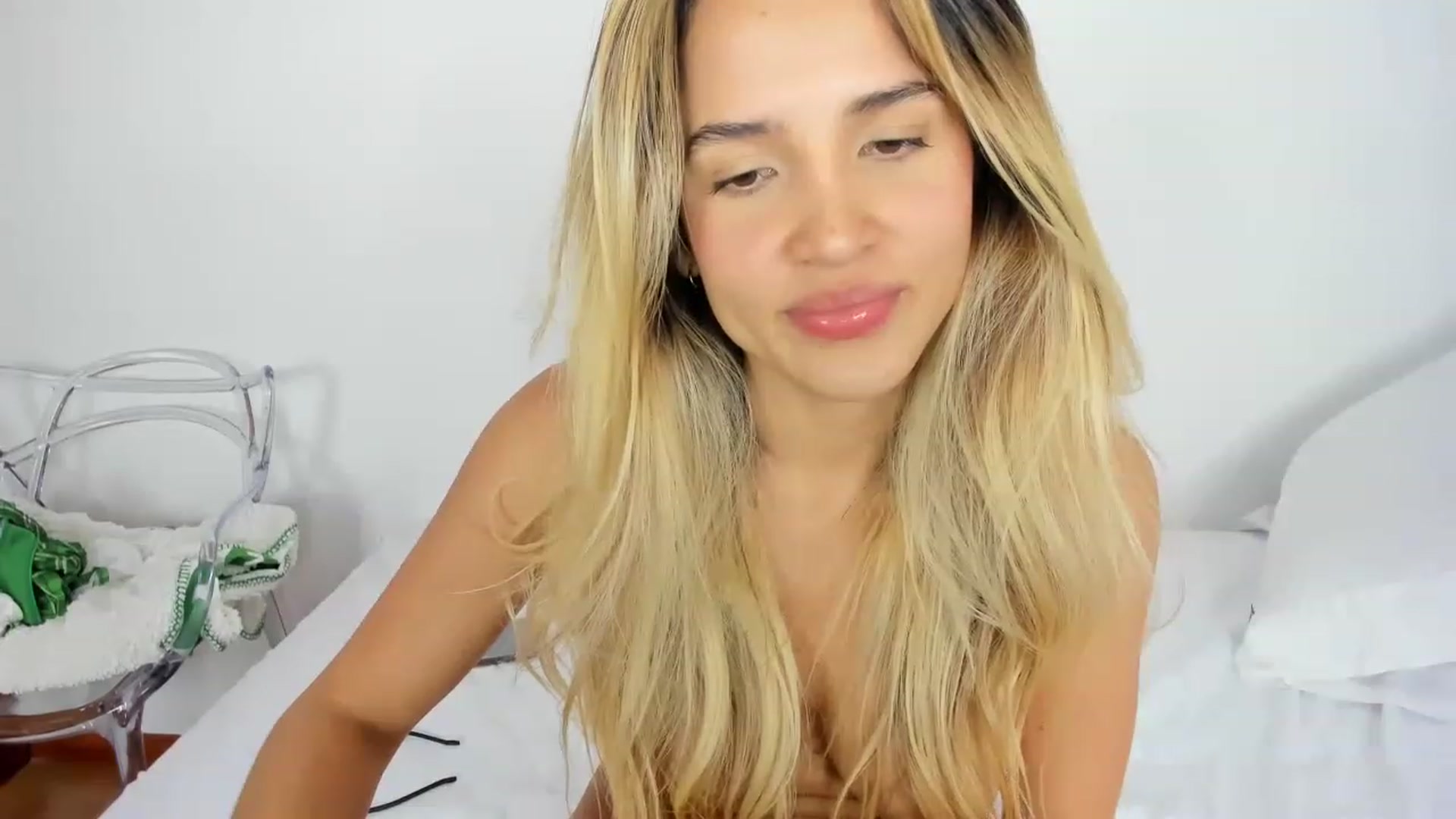 Gallery image thumbnail from EMILIANA_CRUZ's myfreecams stream on, 04/27/2023, 05:36 image 20 of 20