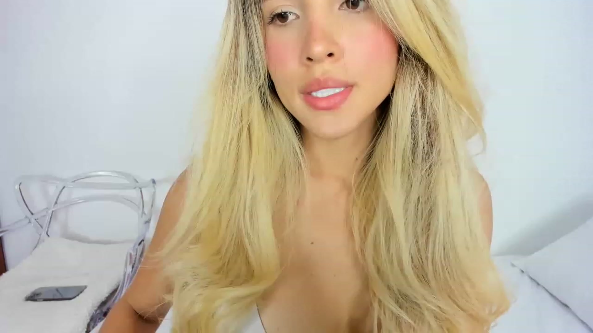 Gallery image thumbnail from EMILIANA_CRUZ's myfreecams stream on, 05/03/2023, 24:48 image 1 of 20