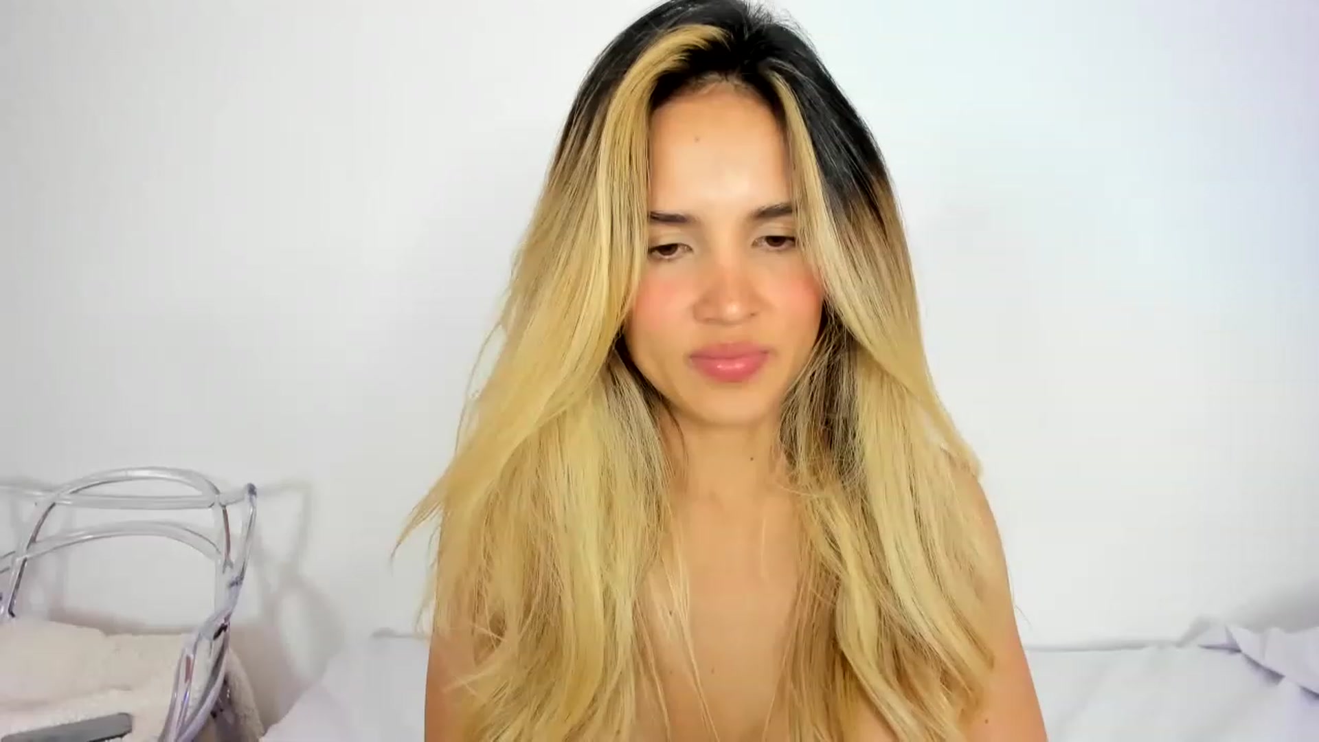 Gallery image thumbnail from EMILIANA_CRUZ's myfreecams stream on, 05/04/2023, 02:08 image 19 of 20