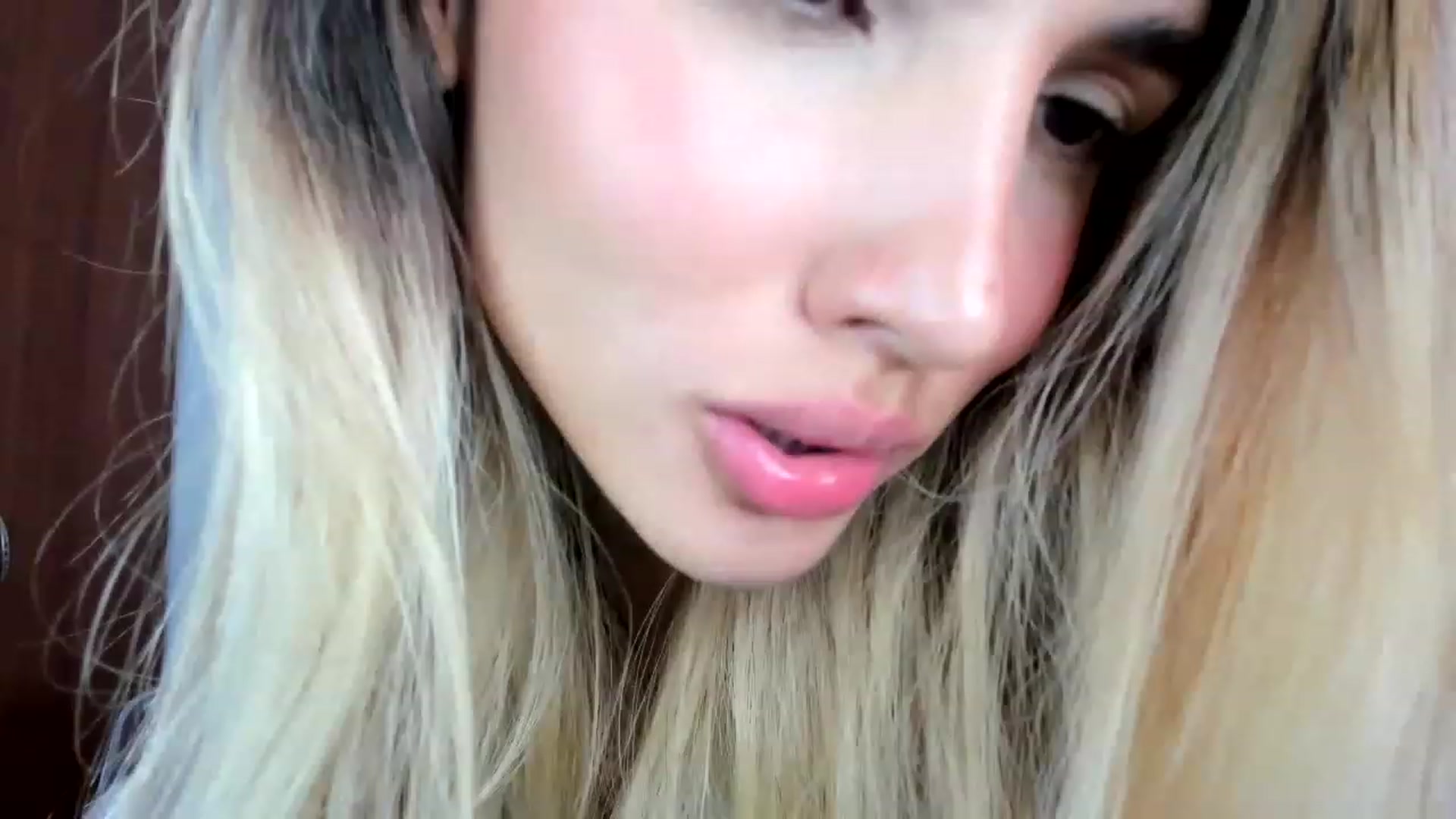 Gallery image thumbnail from EMILIANA_CRUZ's myfreecams stream on, 05/04/2023, 02:08 image 2 of 20
