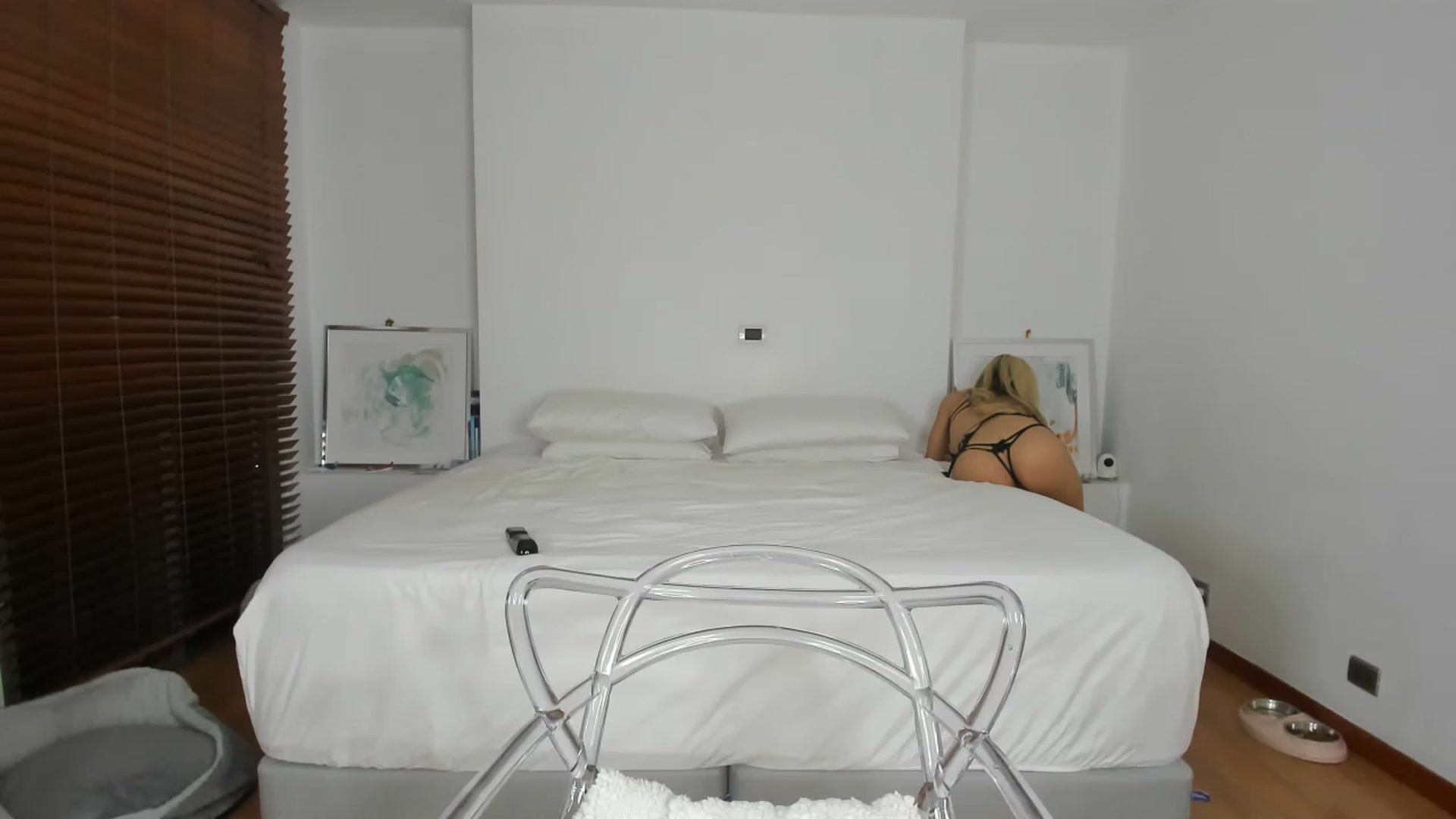 Gallery image thumbnail from EMILIANA_CRUZ's myfreecams stream on, 06/08/2023, 01:25 image 16 of 20