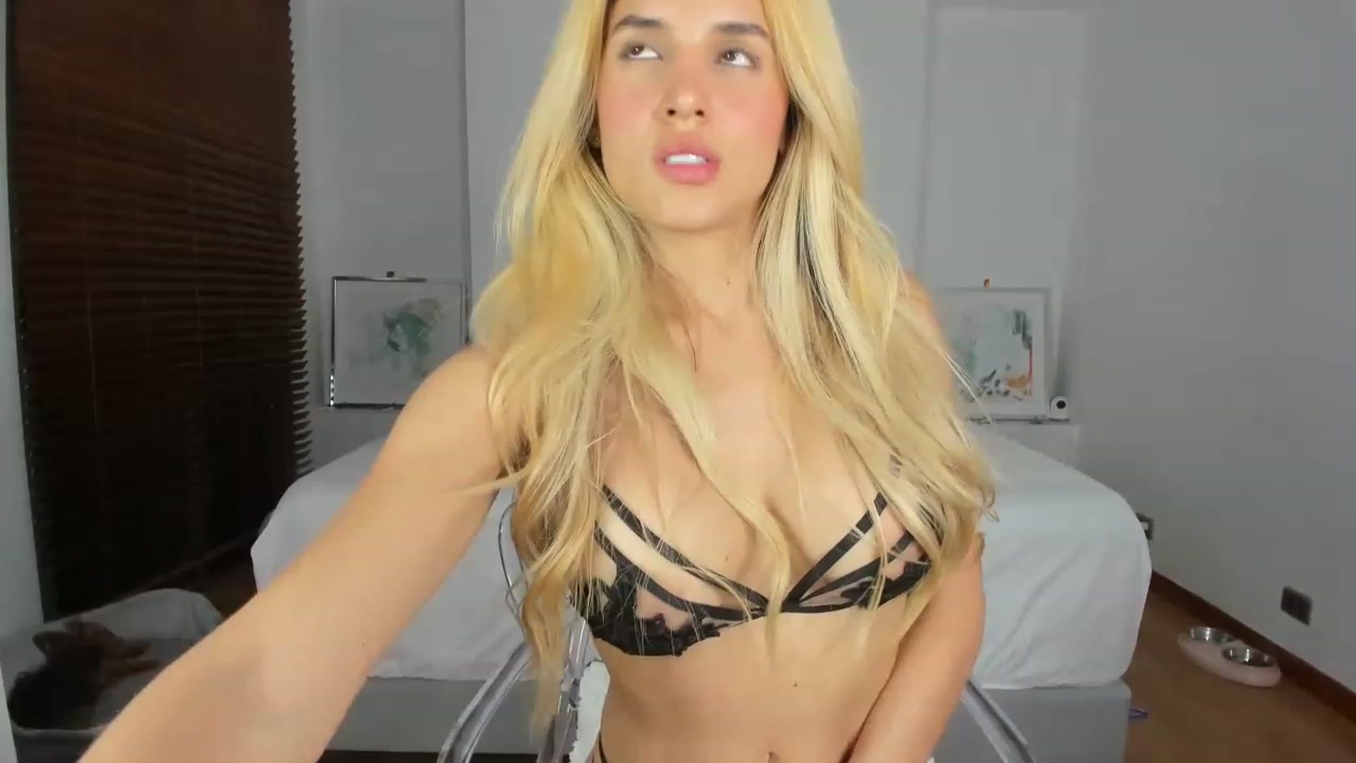 Gallery image thumbnail from EMILIANA_CRUZ's myfreecams stream on, 06/08/2023, 03:03 image 9 of 20