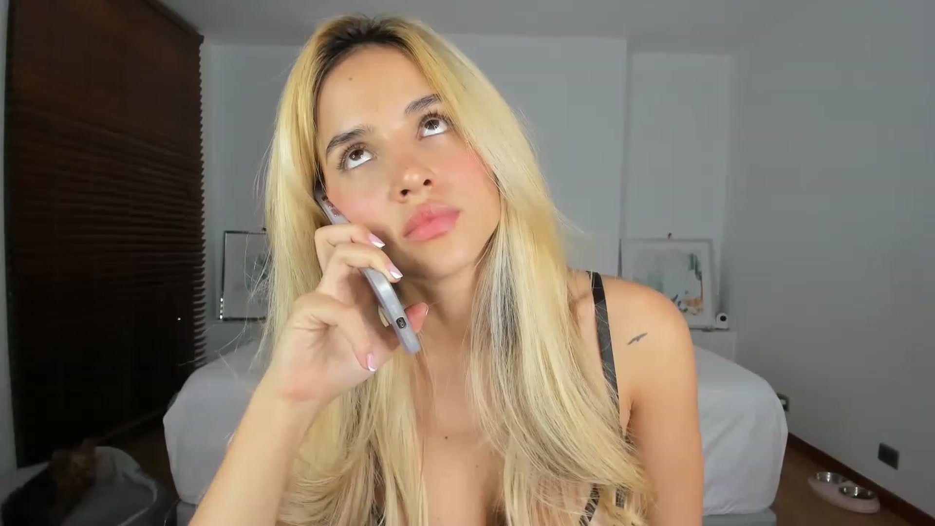 Gallery image thumbnail from EMILIANA_CRUZ's myfreecams stream on, 06/08/2023, 03:03 image 18 of 20