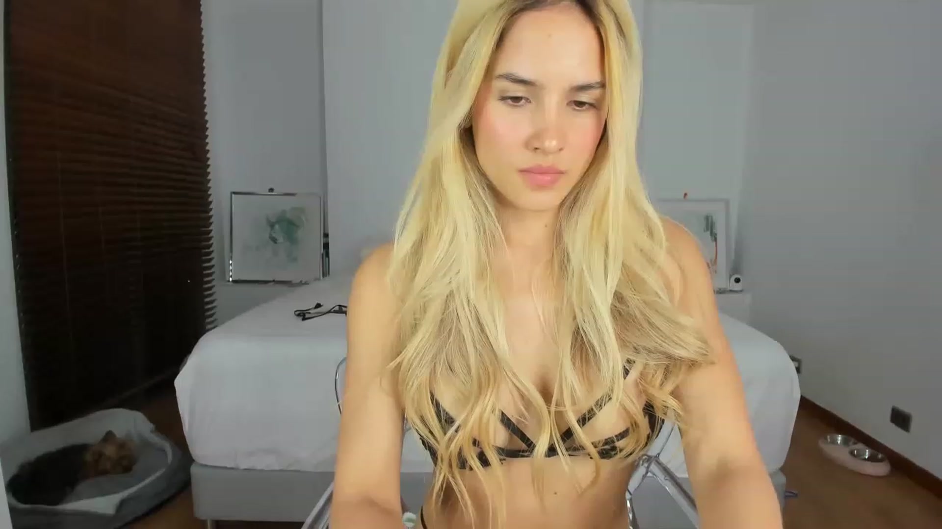 Gallery image thumbnail from EMILIANA_CRUZ's myfreecams stream on, 06/08/2023, 03:03 image 8 of 20