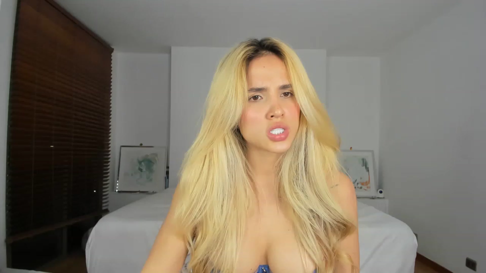 Gallery image thumbnail from EMILIANA_CRUZ's myfreecams stream on, 06/09/2023, 03:25 image 19 of 20