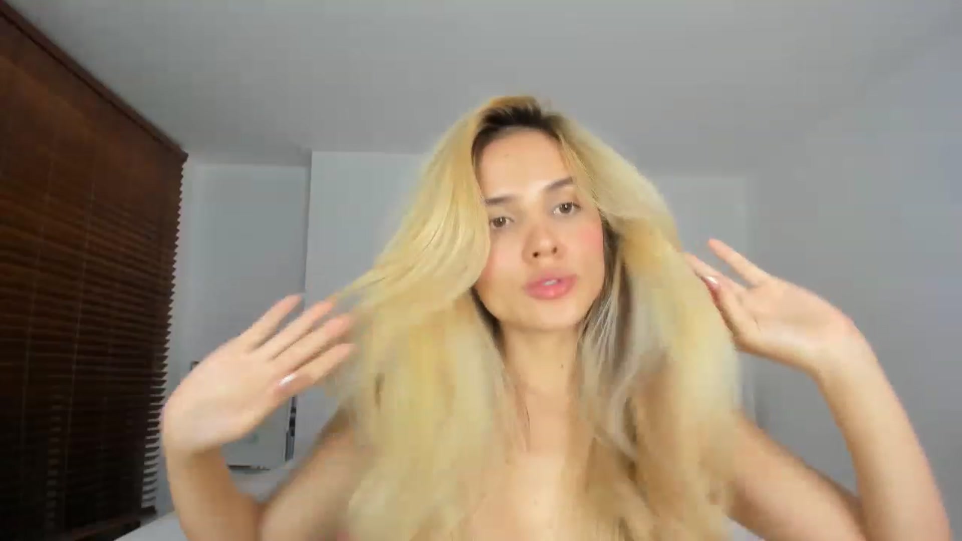 Gallery image thumbnail from EMILIANA_CRUZ's myfreecams stream on, 06/09/2023, 05:09 image 12 of 20