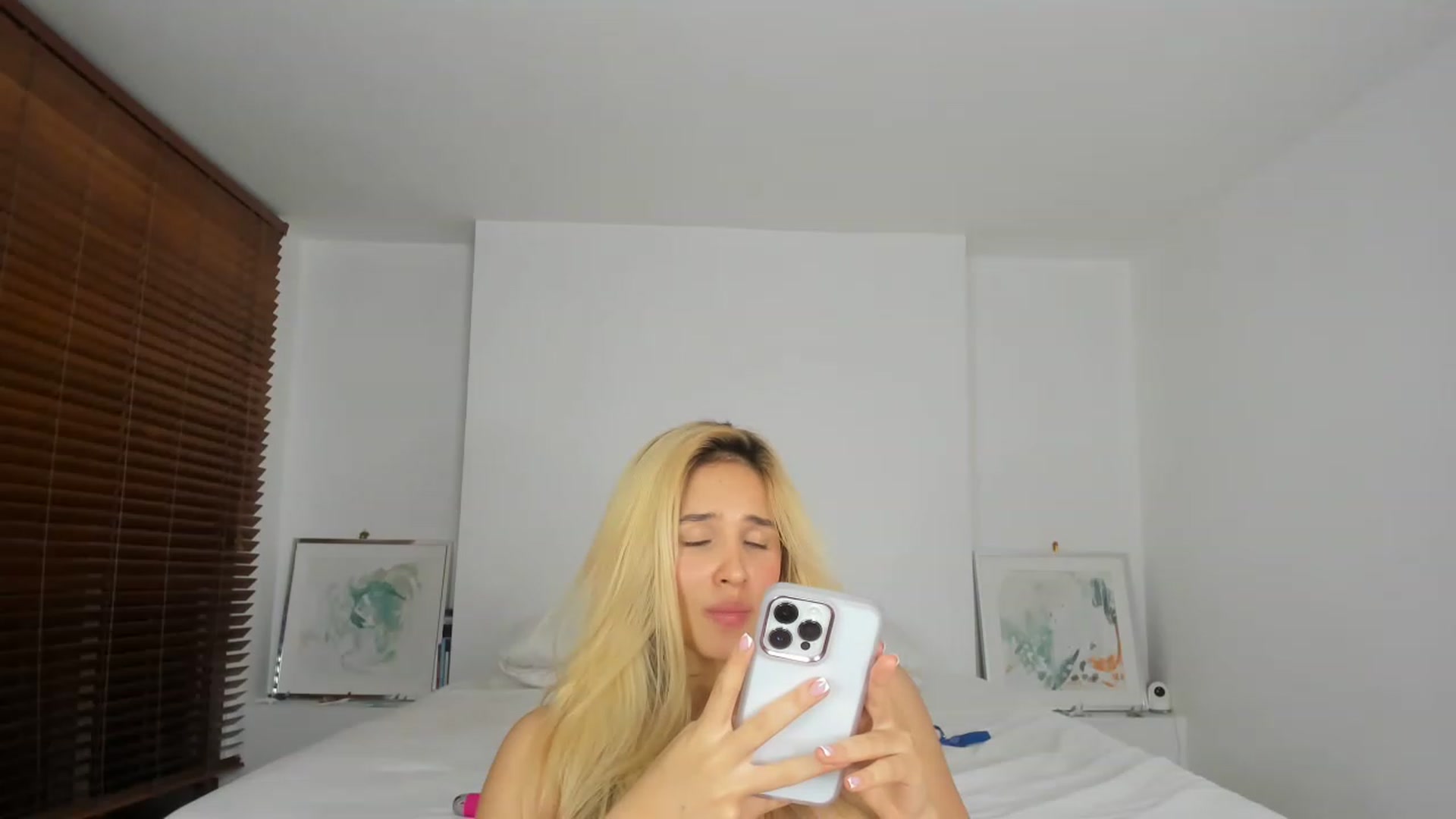 Gallery image thumbnail from EMILIANA_CRUZ's myfreecams stream on, 06/09/2023, 05:09 image 9 of 20
