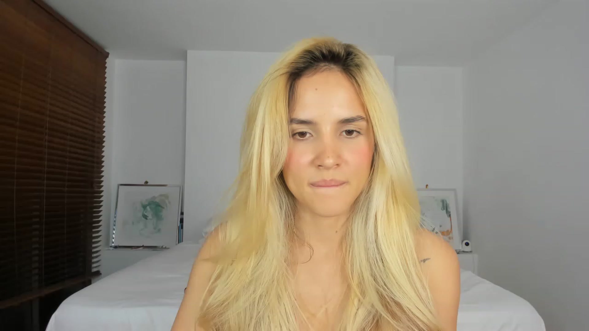 Gallery image thumbnail from EMILIANA_CRUZ's myfreecams stream on, 06/09/2023, 05:09 image 7 of 20