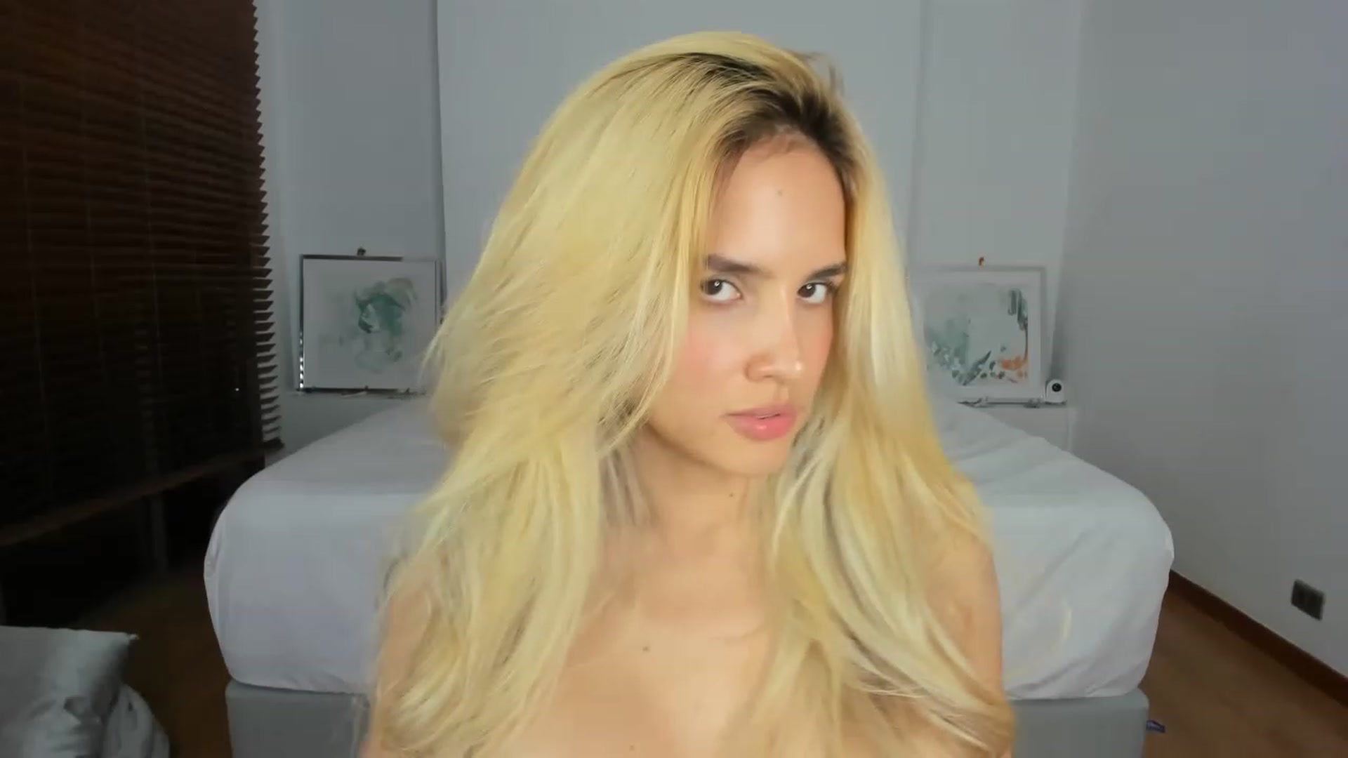 Gallery image thumbnail from EMILIANA_CRUZ's myfreecams stream on, 06/09/2023, 05:09 image 18 of 20